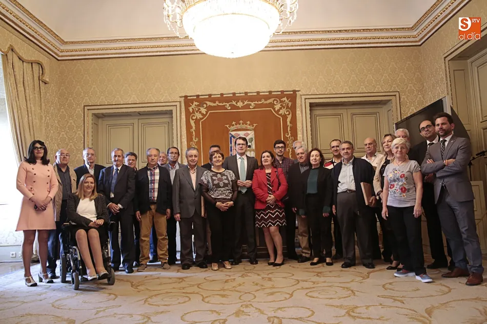 Foto 5 - Emotivo homenaje del Ayuntamiento a sus 28 funcionarios m&aacute;s veteranos