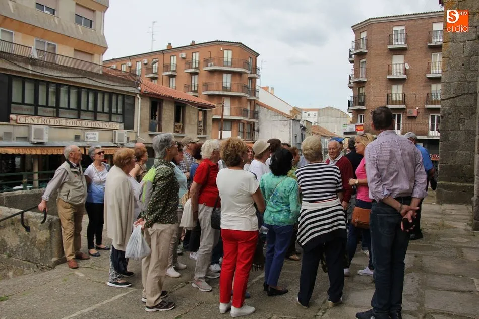Foto 4 - Jubilados usuarios del balneario de Ledesma conocen los encantos de&nbsp;Vitigudino  