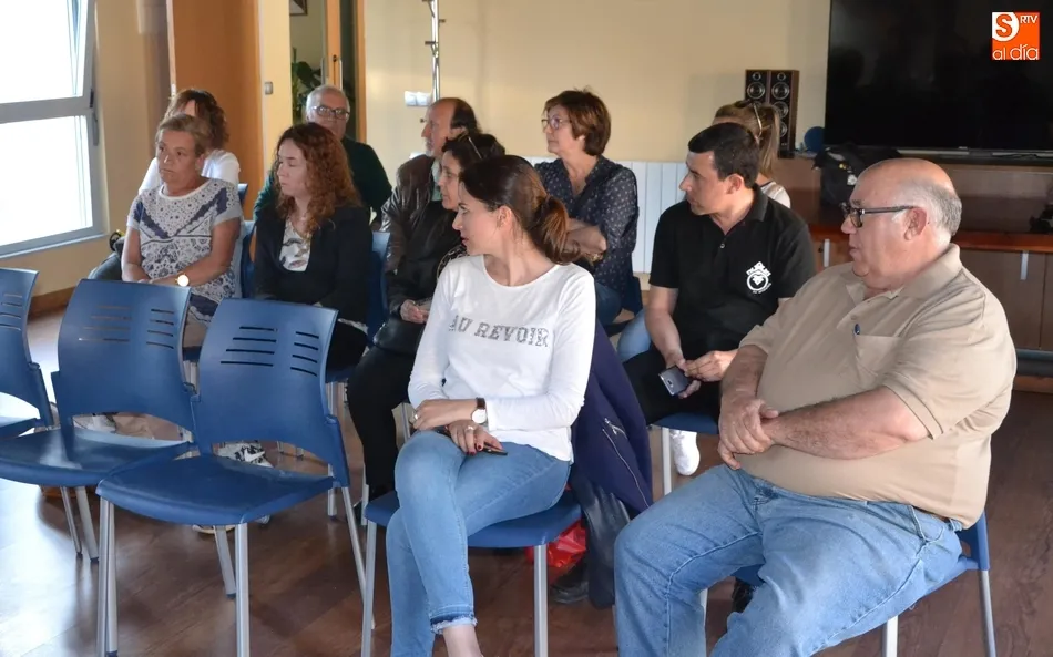 Foto 2 - Comerciantes y hosteleros del &aacute;rea del Martes Chico protestan ahora por su cambio a julio  