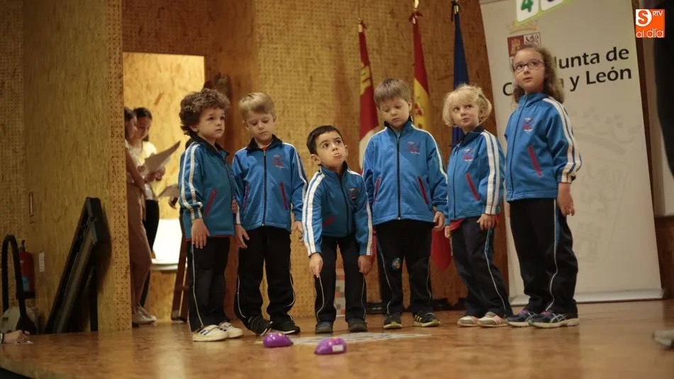 Algunos de los escolares subieron al escenario con motivo de estas demostraciones. Foto de Alejandro López
