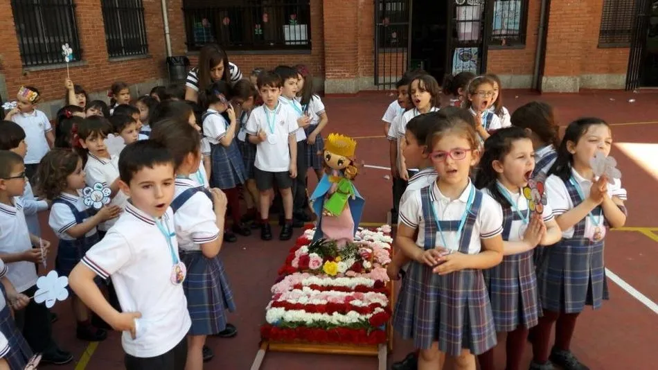 Los alumnos de Infantil se encargaron de la procesión