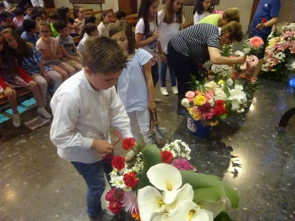 Foto 3 - Celebraciones en el colegio San Juan Bosco para honrar a Mar&iacute;a Auxiliadora&nbsp;