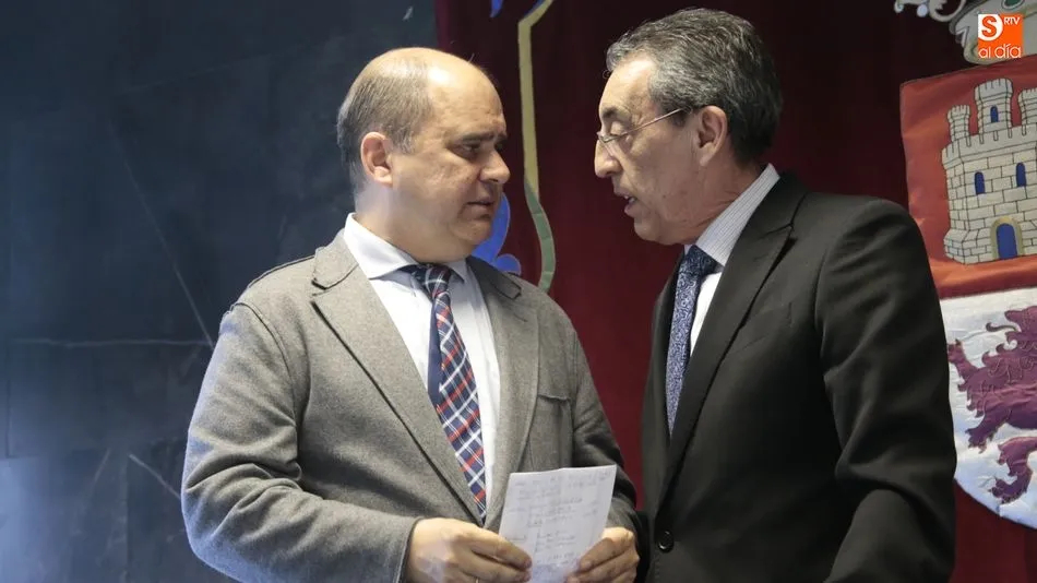 El director general de Transportes, Ignacio Santos, y el delegado territorial, Bienvenido Mena. Foto: Alejandro López