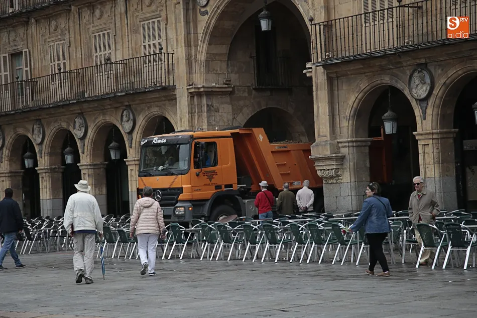 Foto 2 - La Plaza Mayor recupera sus hist&oacute;ricos jardines para el rodaje de la pel&iacute;cula de Amen&aacute;bar