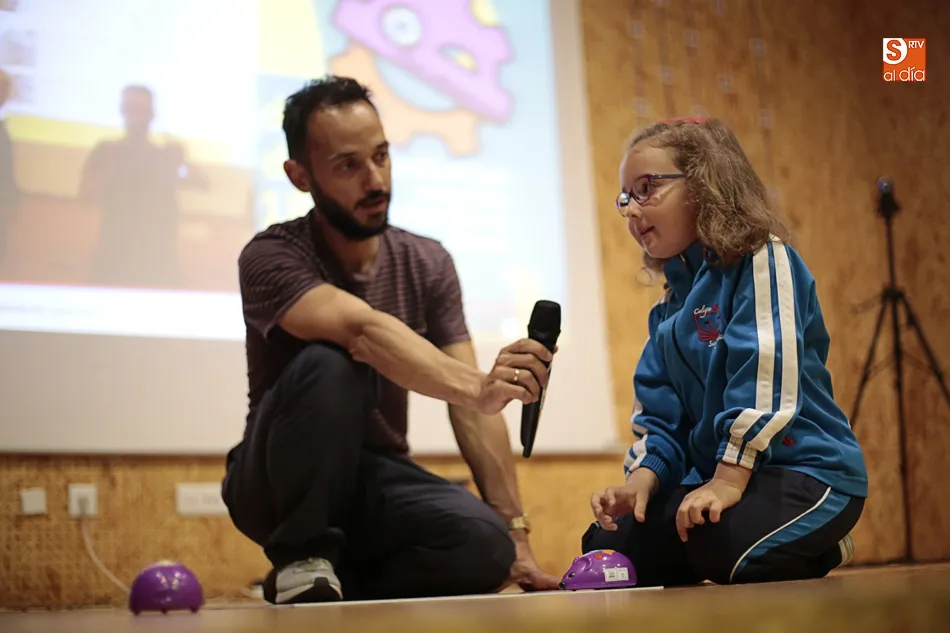 Foto 8 - Alumnos de diez centros educativos participan en una jornada de rob&oacute;tica