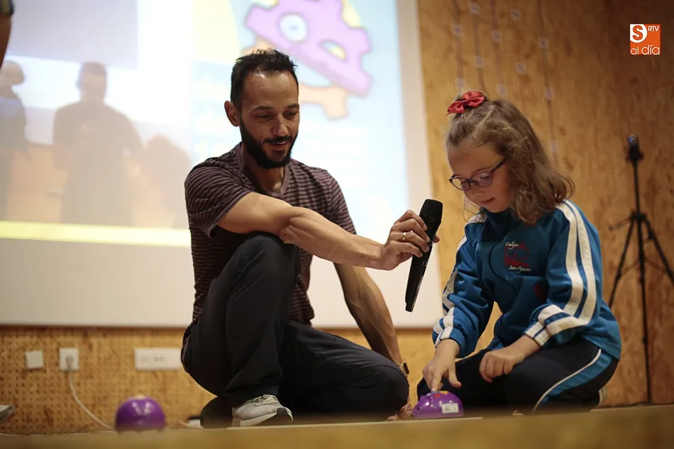 Foto 7 - Alumnos de diez centros educativos participan en una jornada de rob&oacute;tica