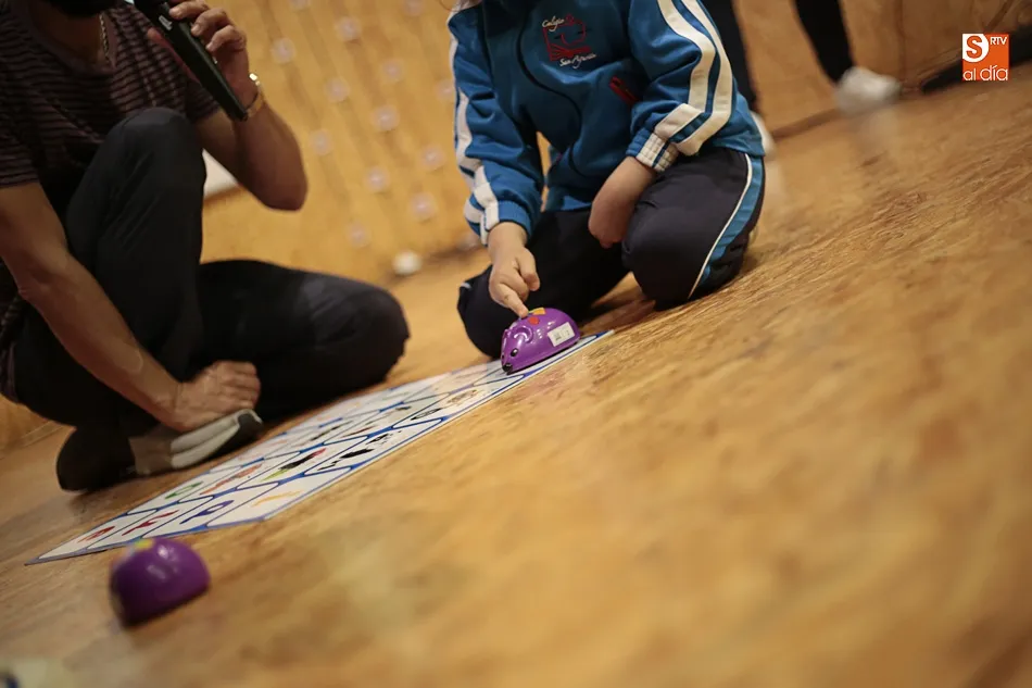 Foto 4 - Alumnos de diez centros educativos participan en una jornada de rob&oacute;tica