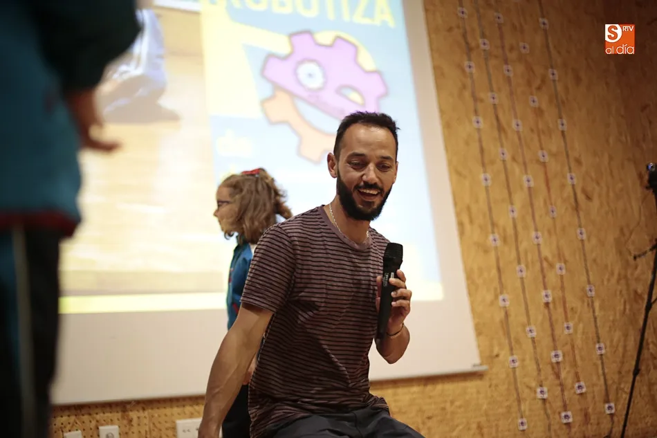Foto 3 - Alumnos de diez centros educativos participan en una jornada de rob&oacute;tica