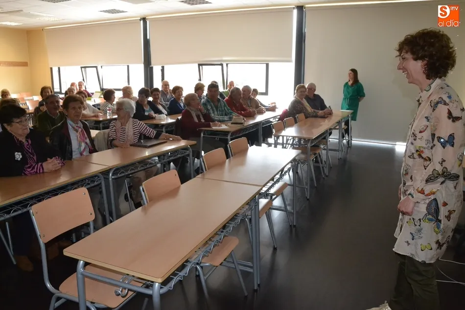Foto 2 - Los alumnos de UniverCiudad descubren los or&iacute;genes de la Qu&iacute;mica  
