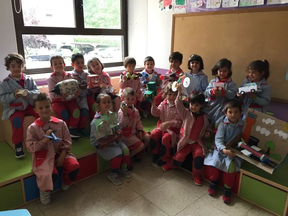 Foto 5 - Divertido acercamiento a los medios de transporte en el colegio Trinitarios
