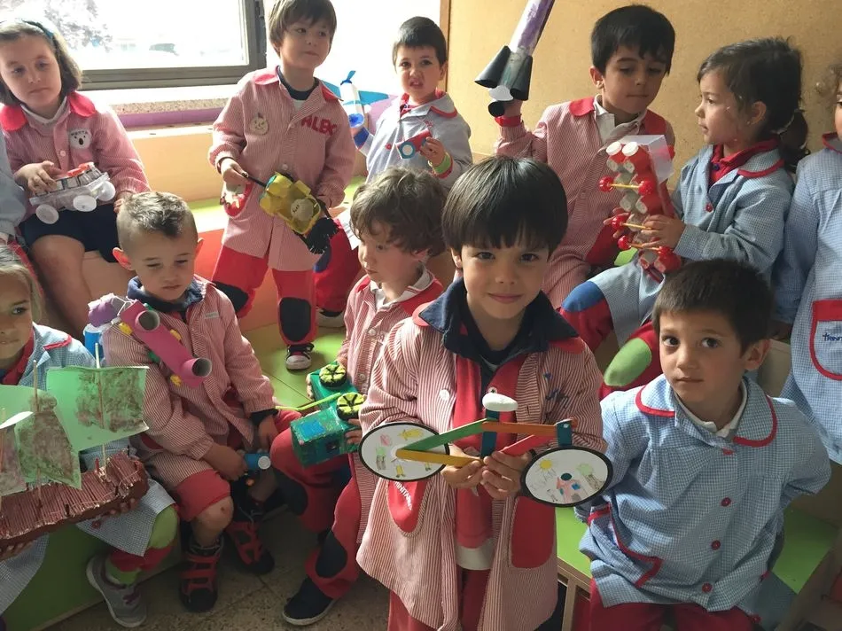 Foto 4 - Divertido acercamiento a los medios de transporte en el colegio Trinitarios