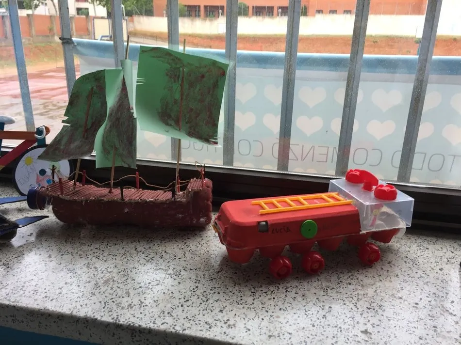 Foto 2 - Divertido acercamiento a los medios de transporte en el colegio Trinitarios
