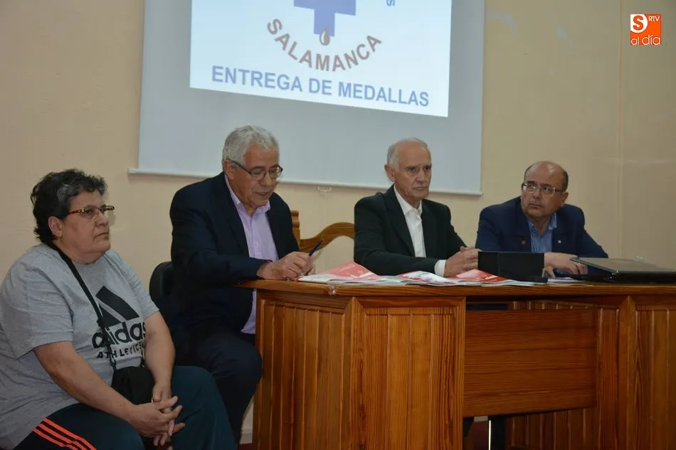 Foto 11 - La Hermandad entrega medallas y diplomas a donantes de sangre de la comarca del Abadengo