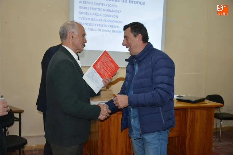 Foto 9 - La Hermandad entrega medallas y diplomas a donantes de sangre de la comarca del Abadengo