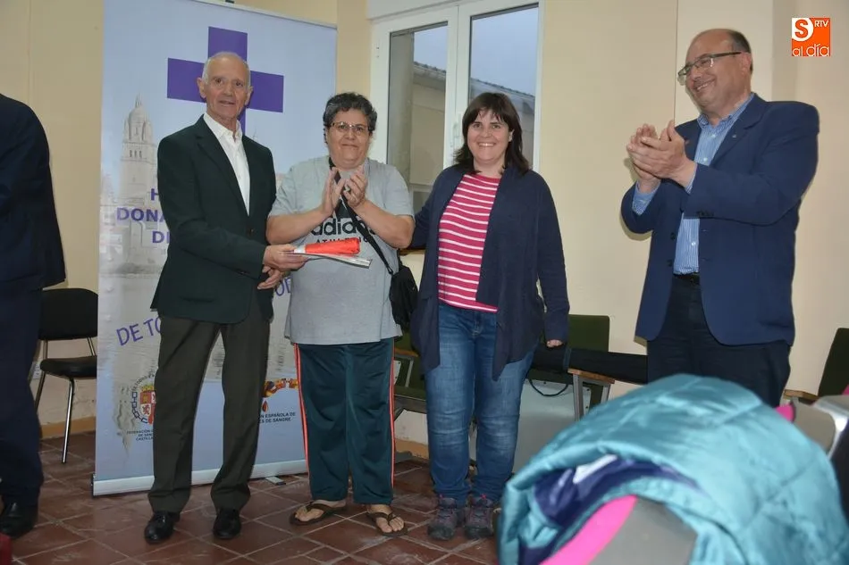 Foto 6 - La Hermandad entrega medallas y diplomas a donantes de sangre de la comarca del Abadengo