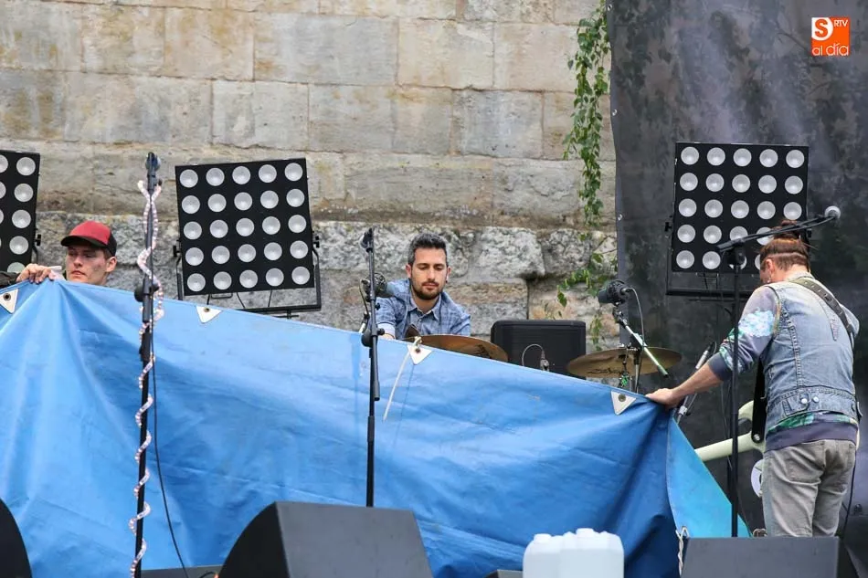 Foto 9 - La lluvia obliga a suspender los conciertos de Canijo de Jerez y Lagartija Nick del F&agrave;cyl
