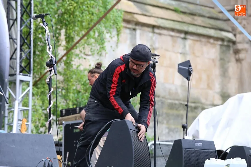 Foto 6 - La lluvia obliga a suspender los conciertos de Canijo de Jerez y Lagartija Nick del F&agrave;cyl