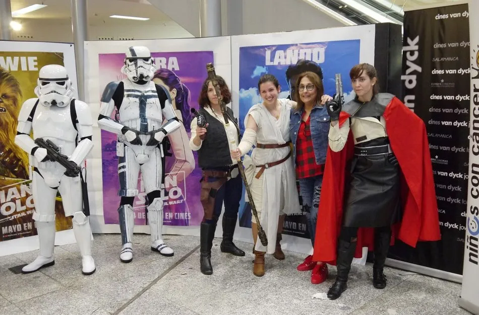 Foto 6 - El D&iacute;a del Orgullo&nbsp; Friki llega al Centro Comercial El Tormes vestido de solidaridad con Pyfano