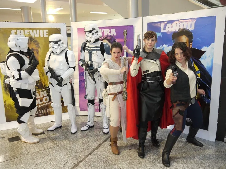 Foto 4 - El D&iacute;a del Orgullo&nbsp; Friki llega al Centro Comercial El Tormes vestido de solidaridad con Pyfano
