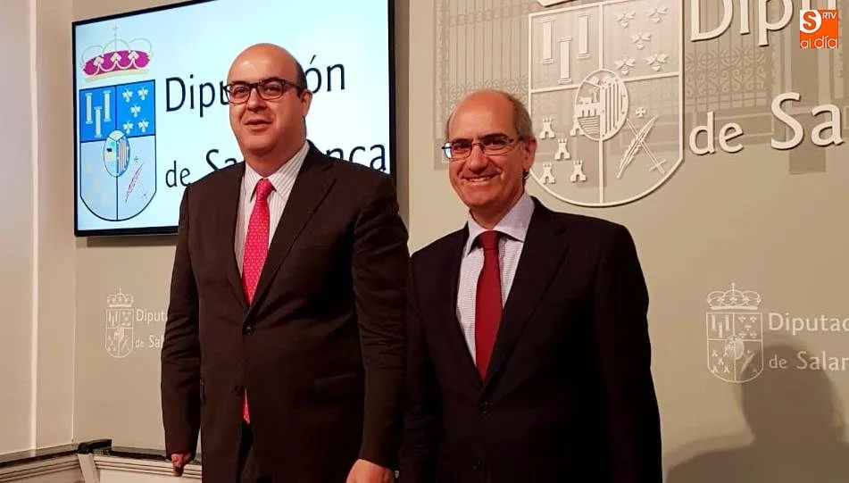 El presidente de la Diputación, Javier Iglesias, y el diputado de Fomento, Carlos García Sierra, anunciaron estas inversiones de la institución provincial