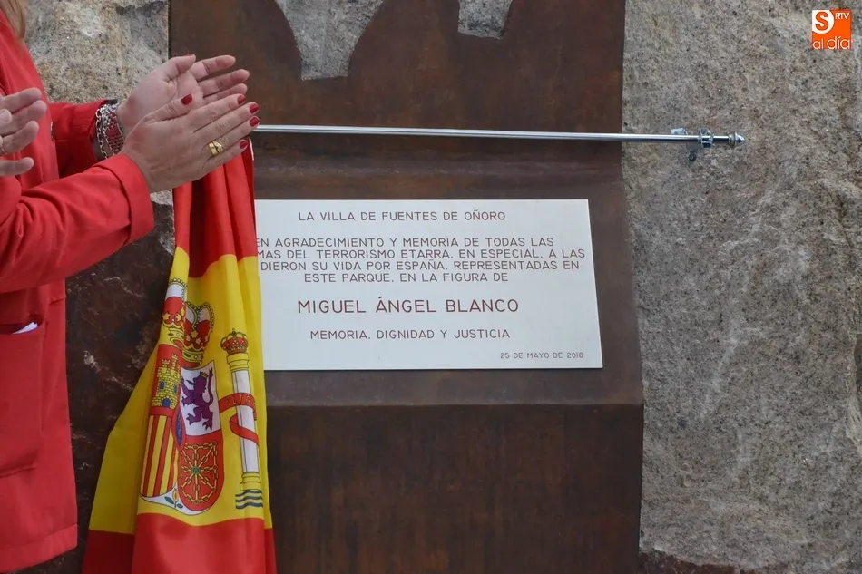 Foto 11 - Fuentes de O&ntilde;oro homenajea a las v&iacute;ctimas de ETA exigiendo memoria, dignidad y justicia  