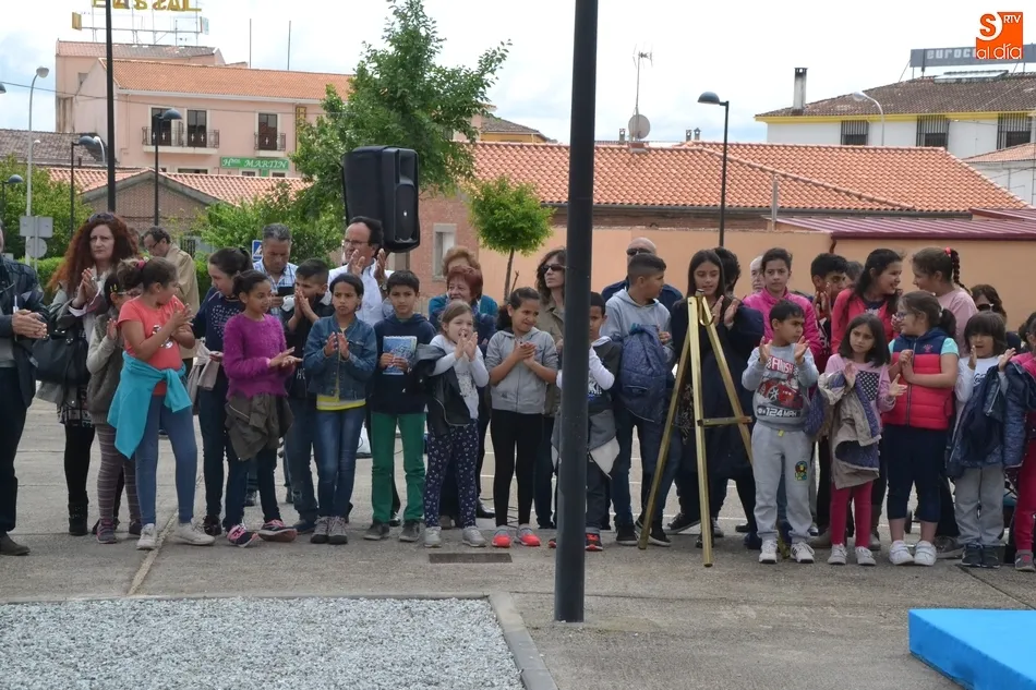 Foto 6 - Fuentes de O&ntilde;oro homenajea a las v&iacute;ctimas de ETA exigiendo memoria, dignidad y justicia  