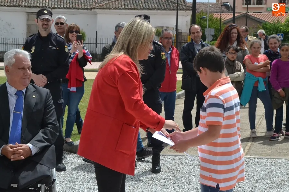 Foto 4 - Fuentes de O&ntilde;oro homenajea a las v&iacute;ctimas de ETA exigiendo memoria, dignidad y justicia  