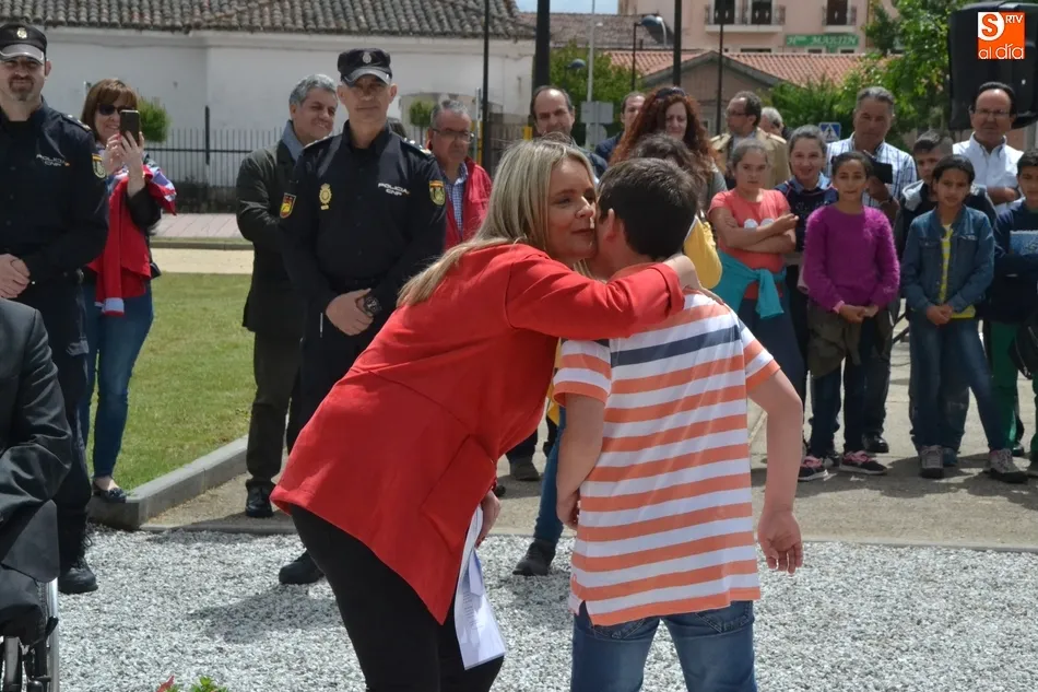 Foto 3 - Fuentes de O&ntilde;oro homenajea a las v&iacute;ctimas de ETA exigiendo memoria, dignidad y justicia  