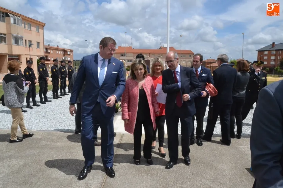 Foto 2 - Fuentes de O&ntilde;oro homenajea a las v&iacute;ctimas de ETA exigiendo memoria, dignidad y justicia  