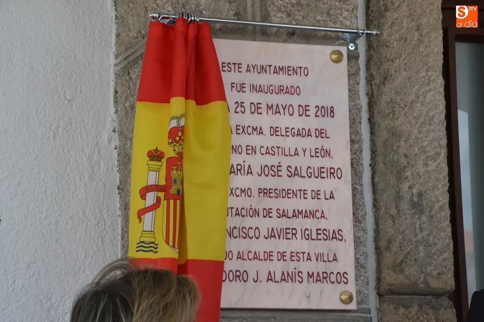 Foto 9 - Reivindicativa inauguraci&oacute;n de la nueva Casa Consistorial de Fuentes de O&ntilde;oro  