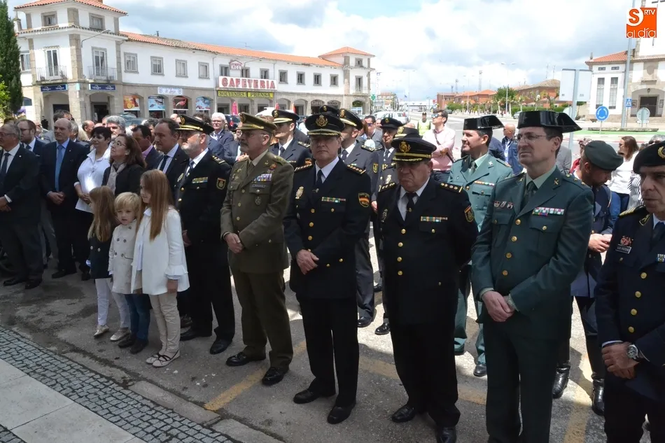 Foto 11 - Reivindicativa inauguraci&oacute;n de la nueva Casa Consistorial de Fuentes de O&ntilde;oro  