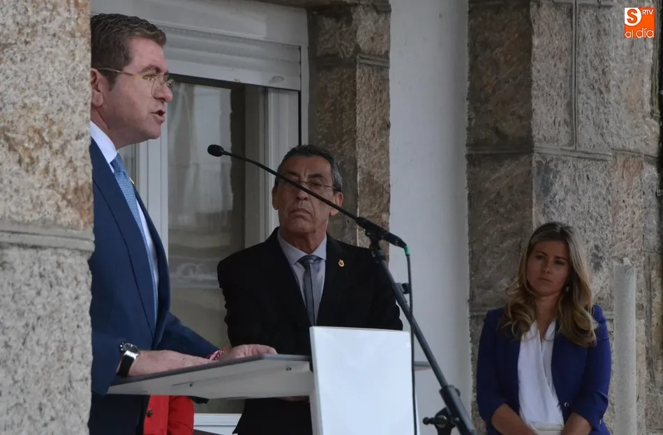 Foto 4 - Reivindicativa inauguraci&oacute;n de la nueva Casa Consistorial de Fuentes de O&ntilde;oro  