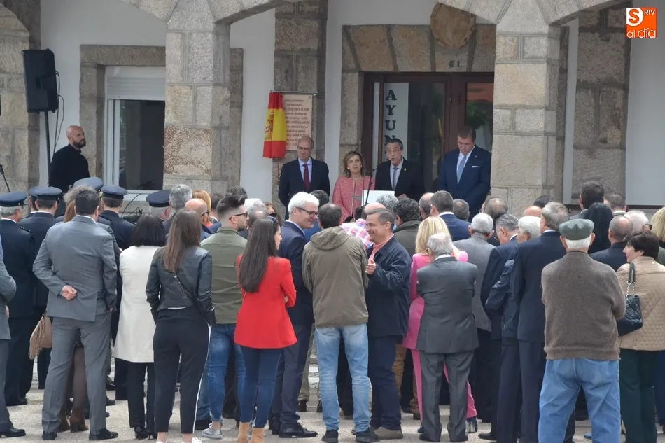 Foto 2 - Reivindicativa inauguraci&oacute;n de la nueva Casa Consistorial de Fuentes de O&ntilde;oro  
