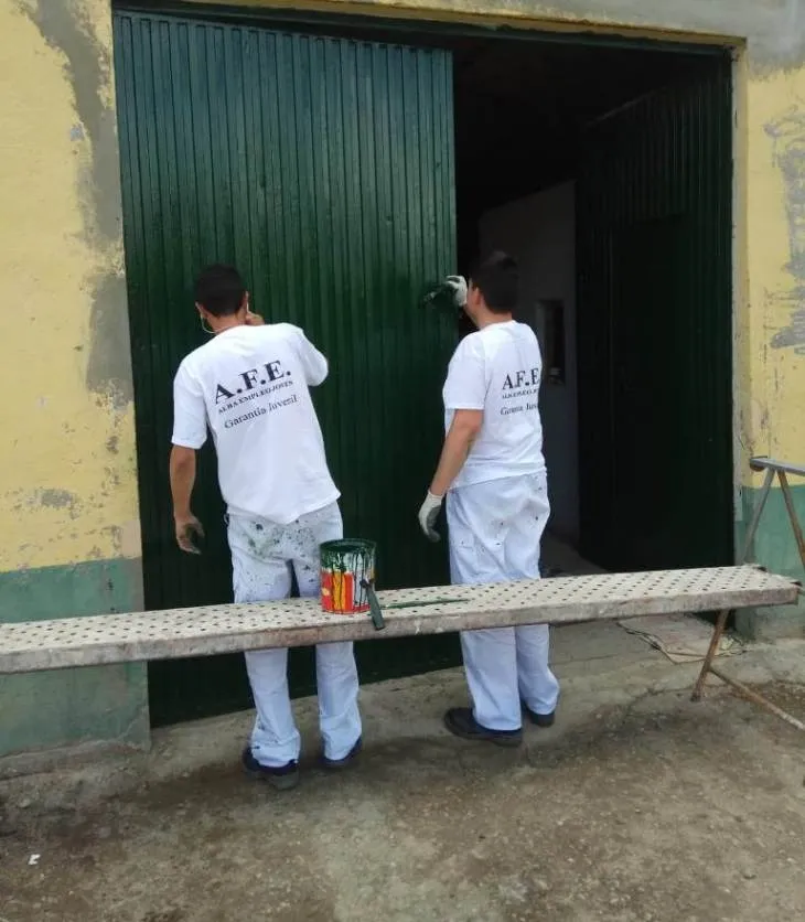 Foto 2 - Seis j&oacute;venes inician su formaci&oacute;n en operaciones auxiliares de pintura industrial y...