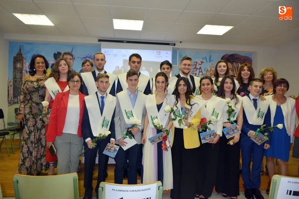 Foto 2 - Mucha emoci&oacute;n y alegr&iacute;a en la fiesta de Graduaci&oacute;n de Bachilleres en el IES Tierras de Abadengo  