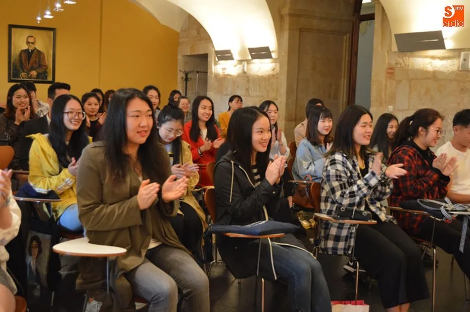 Foto 2 - Termina la experiencia para los alumnos chinos en la Universidad Pontificia