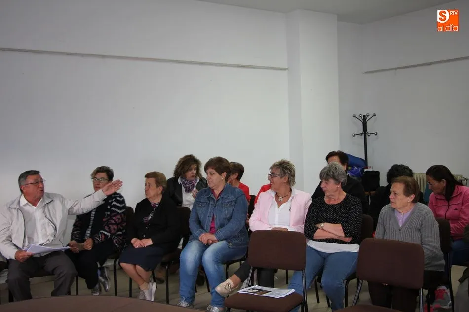 Foto 3 - Villar de Peralonso acoge una interesante conferencia sobre In&eacute;s Luna Terrero  