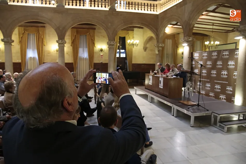 Foto 8 - Andr&eacute;s S&aacute;nchez presenta &lsquo;La memoria de las abejas&rsquo; en el Casino de Salamanca