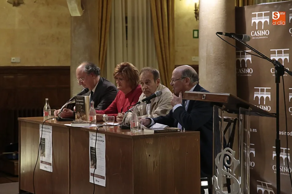 Foto 7 - Andr&eacute;s S&aacute;nchez presenta &lsquo;La memoria de las abejas&rsquo; en el Casino de Salamanca
