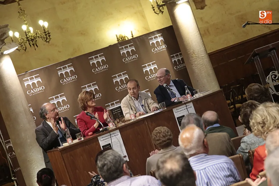 Foto 5 - Andr&eacute;s S&aacute;nchez presenta &lsquo;La memoria de las abejas&rsquo; en el Casino de Salamanca