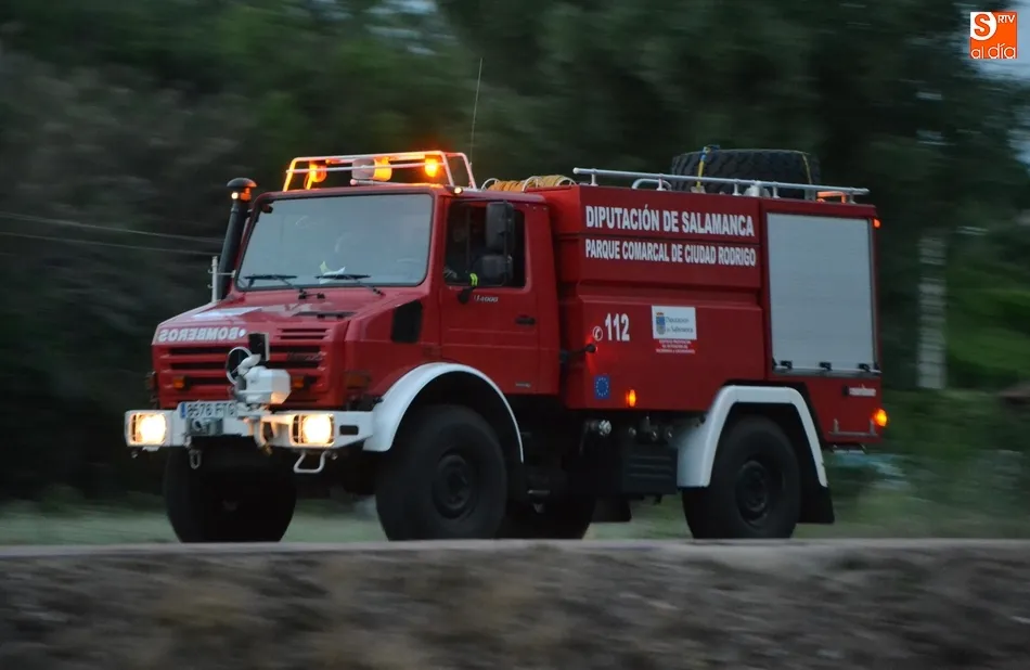 La dotación de Bomberos camino del fuego por la Avenida de La Concha | Foto @kisanghani