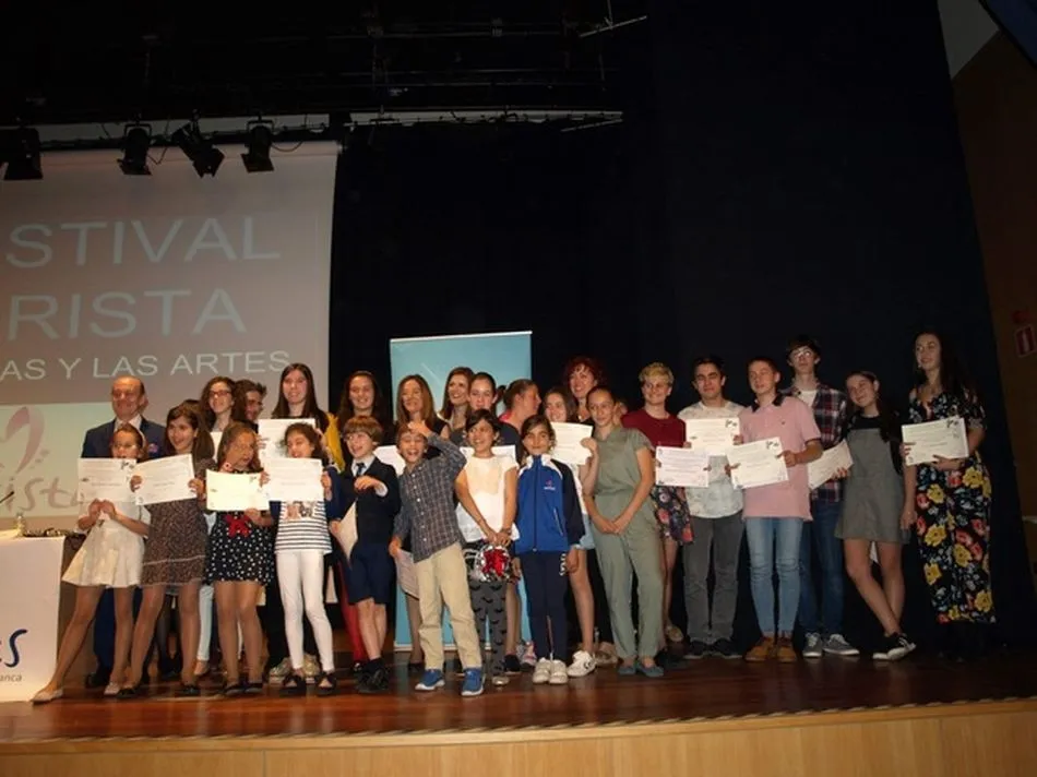 Foto de familia de los premiados.