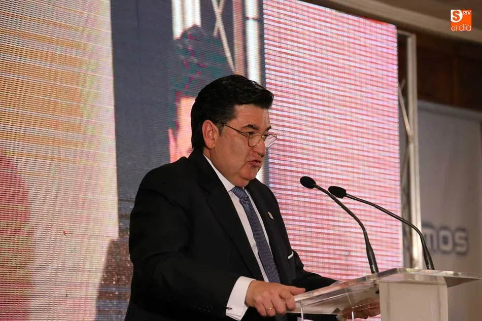 Foto 10 - Juan Luis Feltrero recibe el Cecale de Oro de Salamanca en una multitudinaria entrega de premios en ...