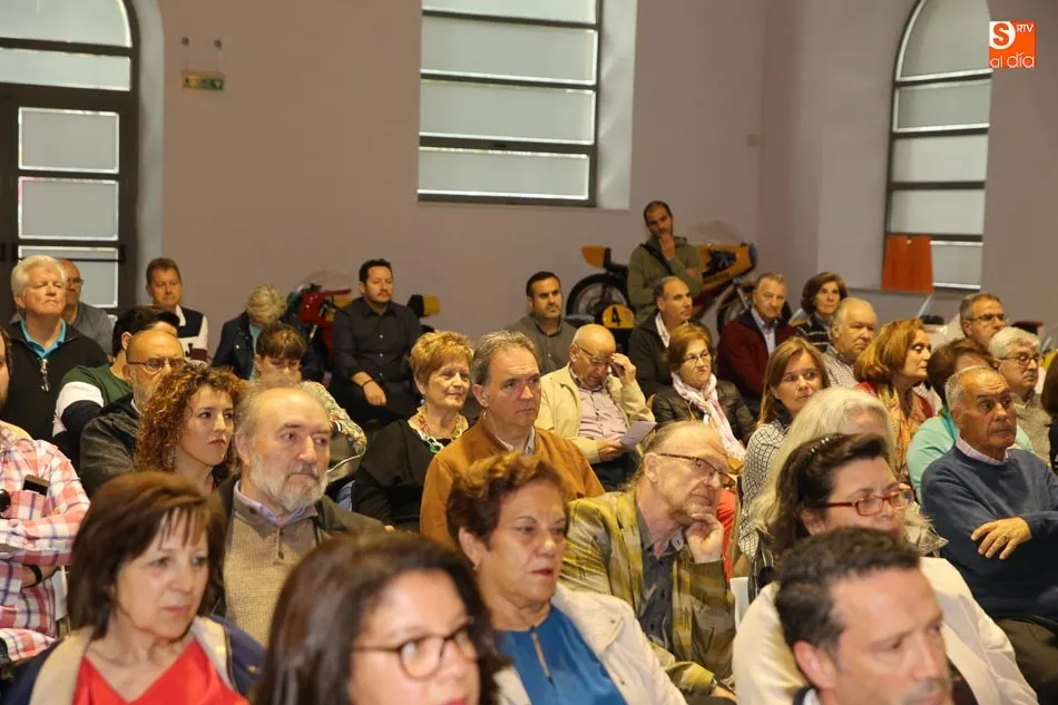 Foto 10 - To&ntilde;o Bl&aacute;zquez y el D&uacute;o Trastes llevan su m&uacute;sica al Museo de Historia de la Automoci&oacute;n