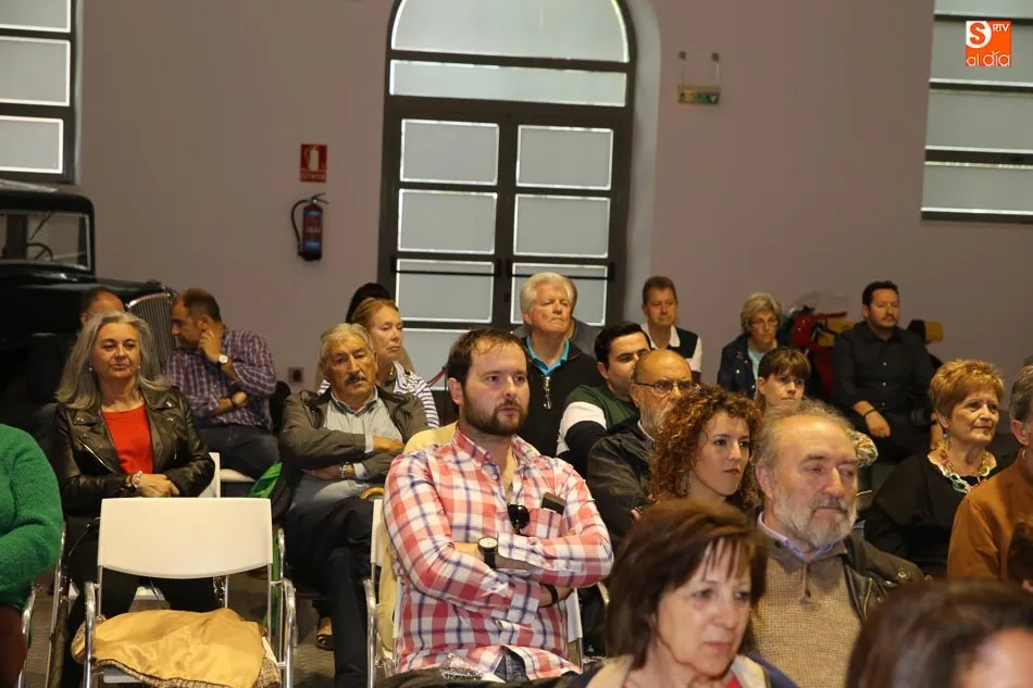 Foto 9 - To&ntilde;o Bl&aacute;zquez y el D&uacute;o Trastes llevan su m&uacute;sica al Museo de Historia de la Automoci&oacute;n