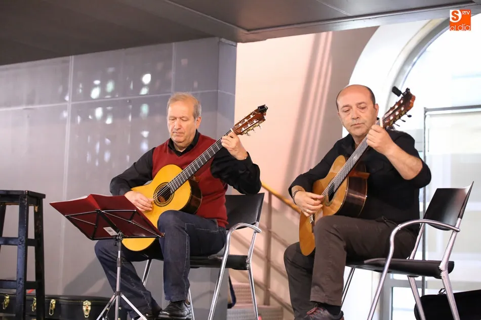 Foto 4 - To&ntilde;o Bl&aacute;zquez y el D&uacute;o Trastes llevan su m&uacute;sica al Museo de Historia de la Automoci&oacute;n