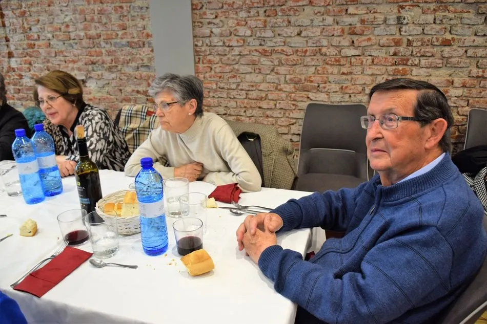 Foto 9 - La Asociaci&oacute;n de Alumnos de la Universidad de la Experiencia despide el curso con una comida  