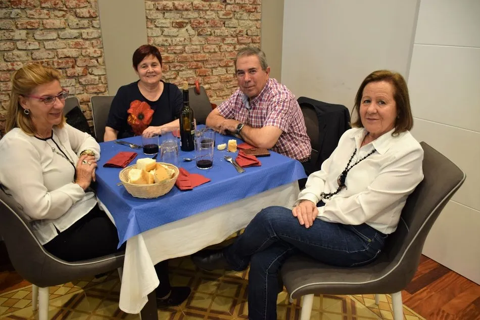 Foto 5 - La Asociaci&oacute;n de Alumnos de la Universidad de la Experiencia despide el curso con una comida  
