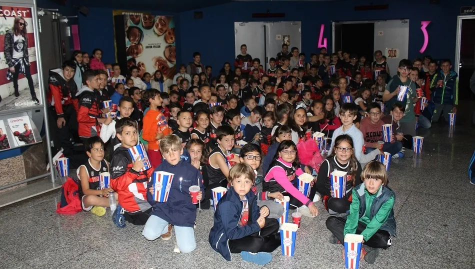 El CB Tormes se lleva al cine a sus escuelas para empaparse de los valores de la película Campeones