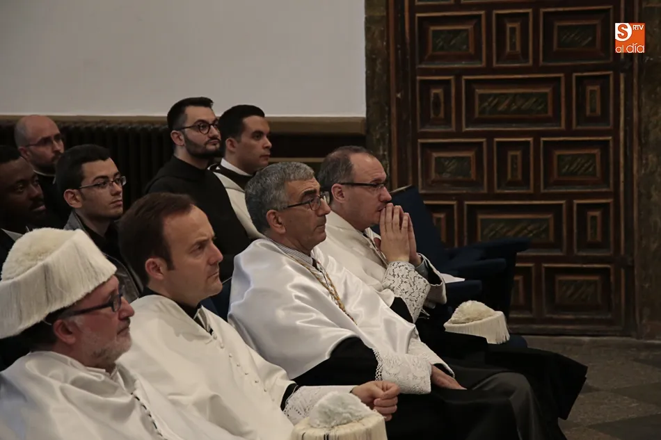 Foto 11 - Alumnos de Enfermer&iacute;a y Teolog&iacute;a de la Pontificia celebran su ceremonia de graduaci&oacute;n  